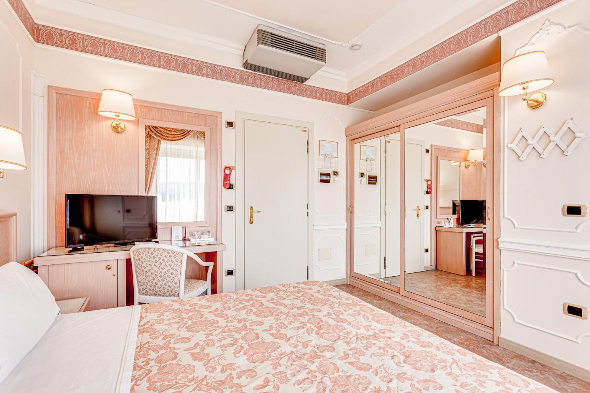 Hotel Gambrinus Cervia Exterior photo